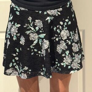 Aeropostale floral Skirt - Black and White